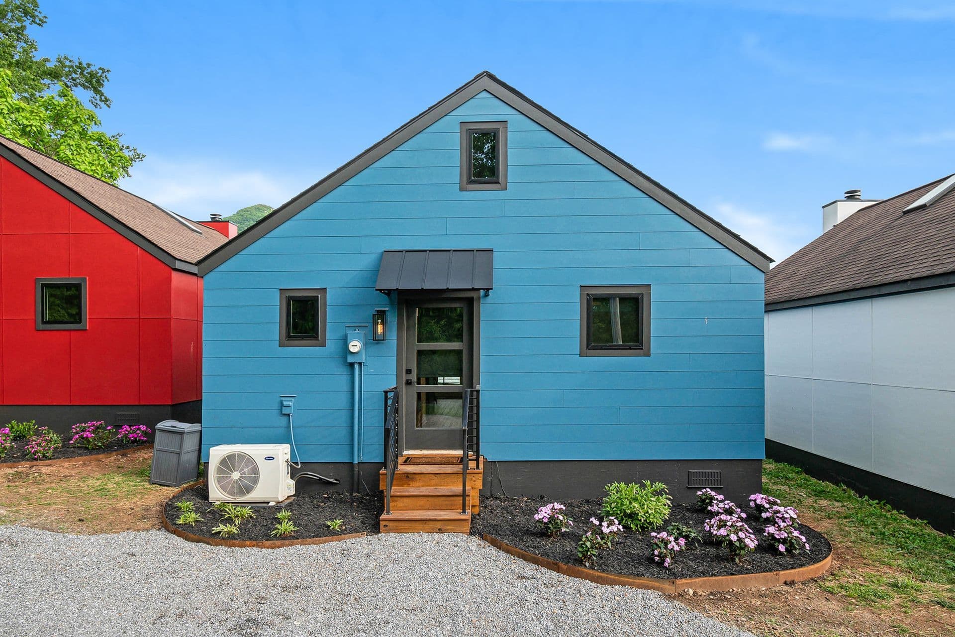 Blue Cabin with lake views at Tranquille Resort, Lake Chatuge Hiawassee GA